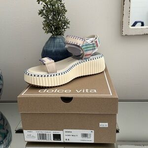DOLCE VITA Debra Sandals Ivory Multi Nubuck sandals/ shoes 8.5